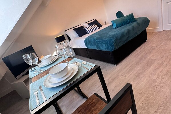 Iron/ironing board, WiFi, bed sheets