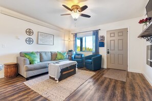 Smart TV, fireplace - Lead Lower Duplex - 2BR/1BA (Lead)