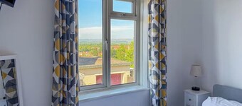 Sleeps2-FreeParking-ContactlessCheckIn-Glastonbury