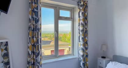 Sleeps2-FreeParking-ContactlessCheckIn-Glastonbury