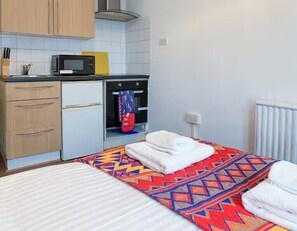 1 chambre, fer et planche à repasser, Wi-Fi, draps fournis