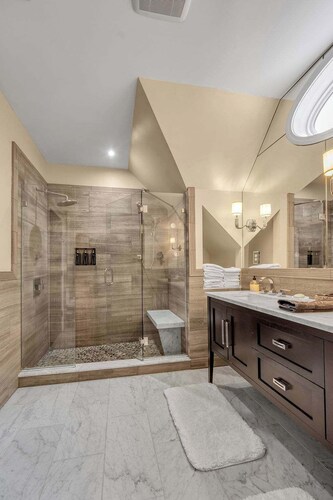 Hot Tub | Luxury | Patio | Fire Pit | Downtown