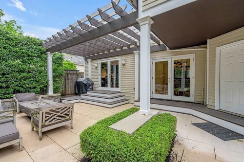 Hot Tub | Luxury | Patio | Fire Pit | Downtown