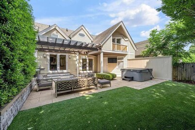 Hot Tub | Luxury | Patio | Fire Pit | Downtown