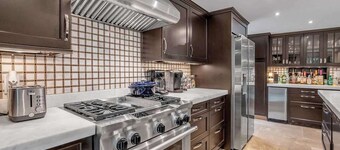 Hot Tub | Luxury | Patio | Fire Pit | Downtown