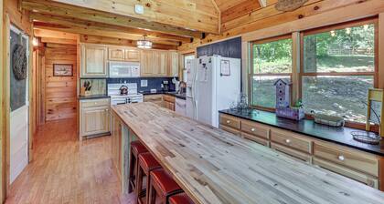 5 Mi to Hot Springs Nat'l Park: Cabin w/ Yard