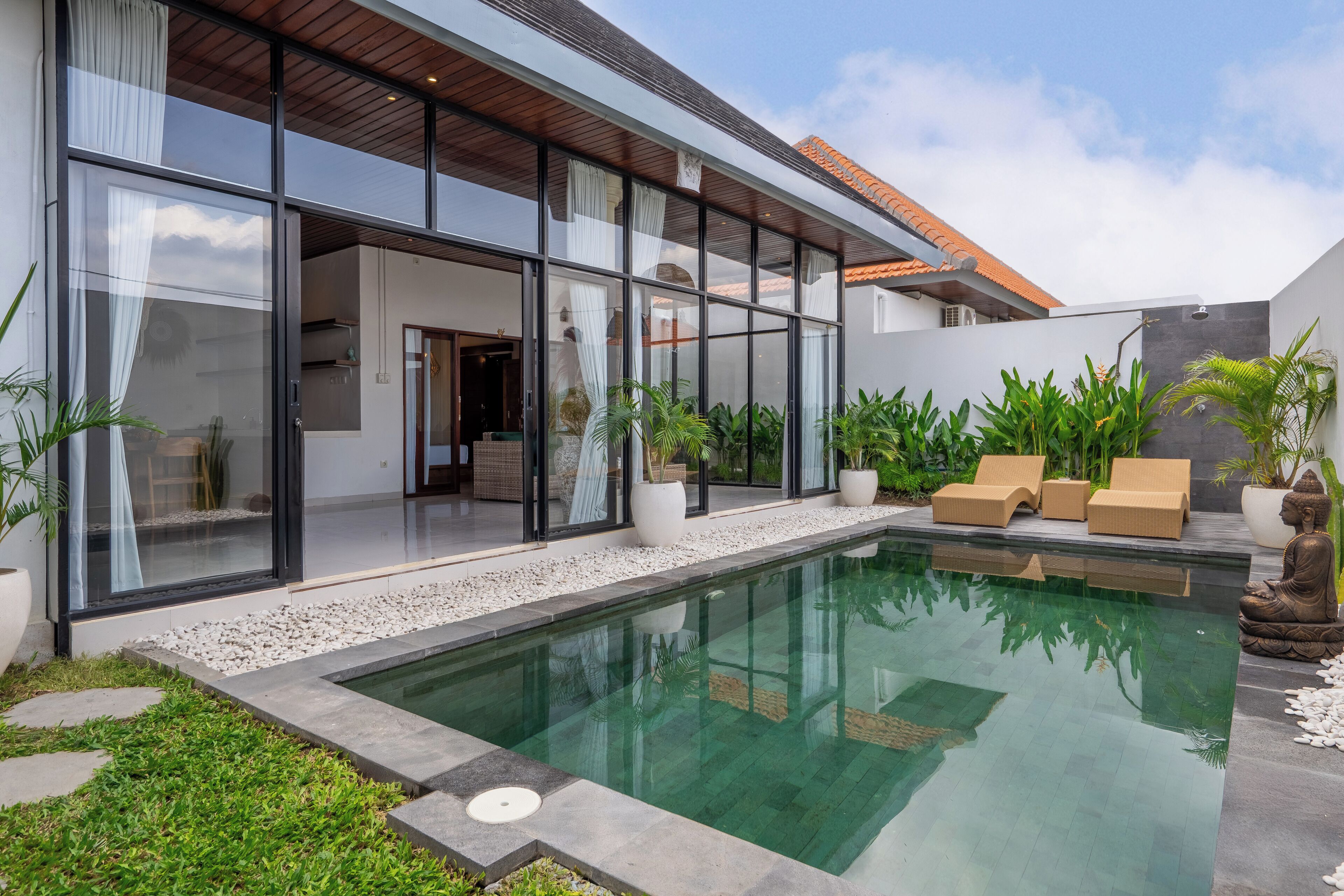 Outdoor pool, pool loungers