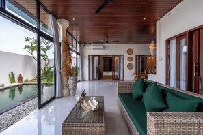 Classic Villa | Living area