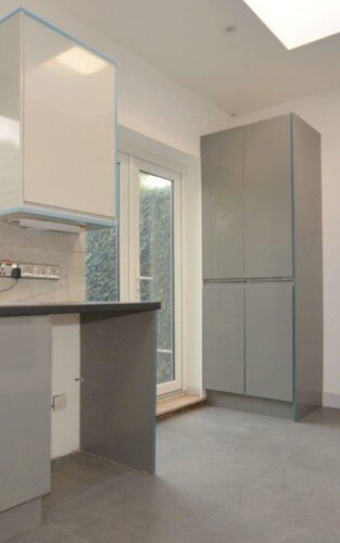 Enfield EN3, 5 Bed Full House, off Street Parking, massive Garden, large kitchen