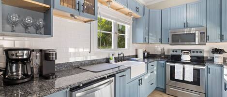 Frigorífic, microones, forn i placa de cuina