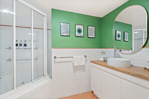 Shower, hair dryer, towels