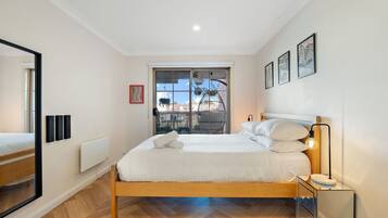 3 bedrooms, desk, iron/ironing board, WiFi