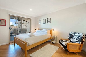 3 bedrooms, desk, iron/ironing board, WiFi