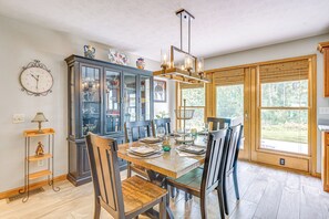 Dining - Peaceful Family Home Near Cayuga Lake State Park (Seneca Falls)