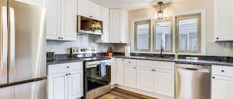 Fridge, microwave, stovetop, dishwasher
