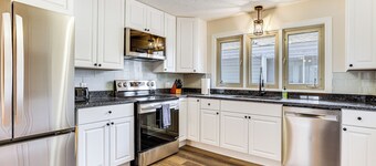 8 Mi to Central Minneapolis: Modern Home w/ Yard