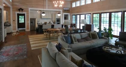 Retreat on 37-Acre Lake; Lodge + Home Sleeps 12; Hunt, Fish & Explore