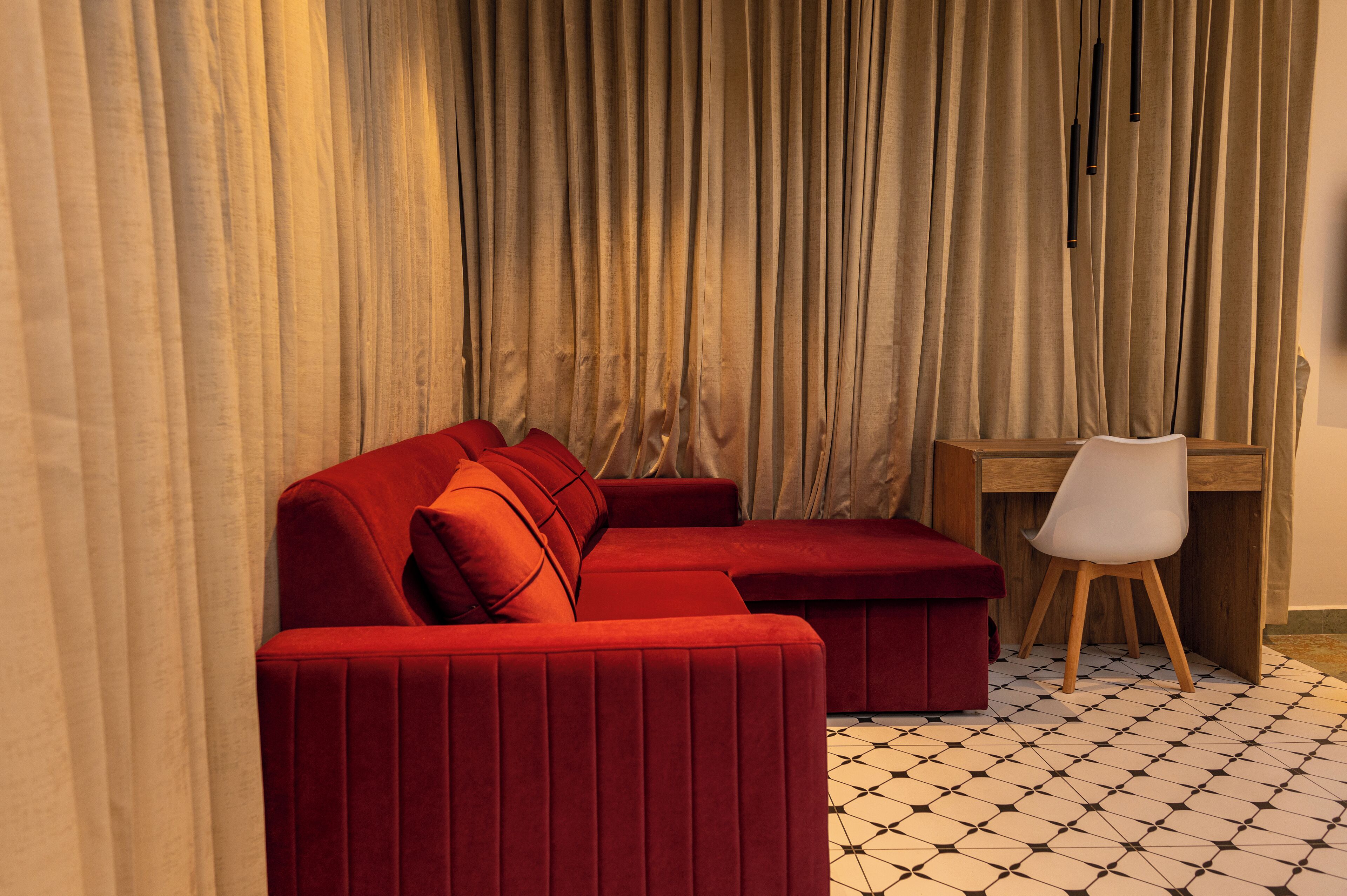 Luxury Room | Living area | 40-inch Smart TV with cable channels