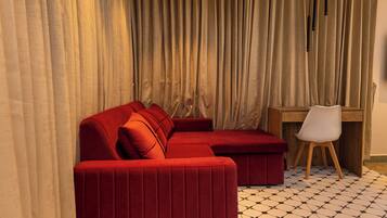Luxury Room | Living area | 40-inch Smart TV with cable channels