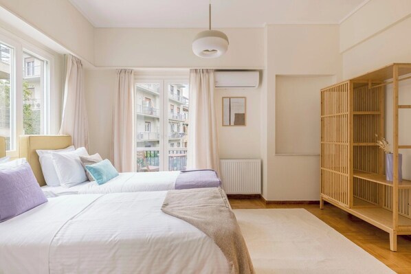 3 bedrooms, desk, iron/ironing board, free WiFi