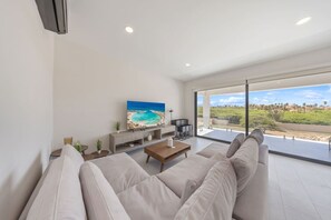Smart TV - LUX 4BR/3BA Villa w/Pool at Malmokweg 48 by Bocobay (Noord)