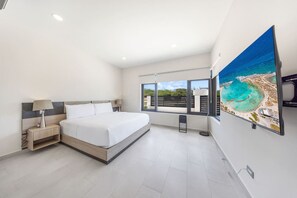 4 bedrooms, in-room safe, desk, travel cot - LUX 4BR/3BA Villa w/Pool at Malmokweg 48 by Bocobay (Noord)