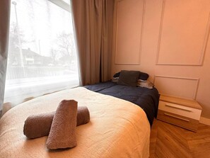 2 bedrooms, iron/ironing board, WiFi, bed sheets