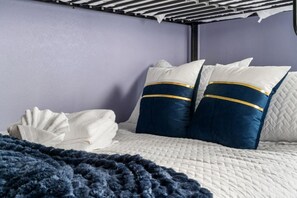 3 室のベッドルーム、デスク、アイロン / アイロン台、旅行用ベビーベッド