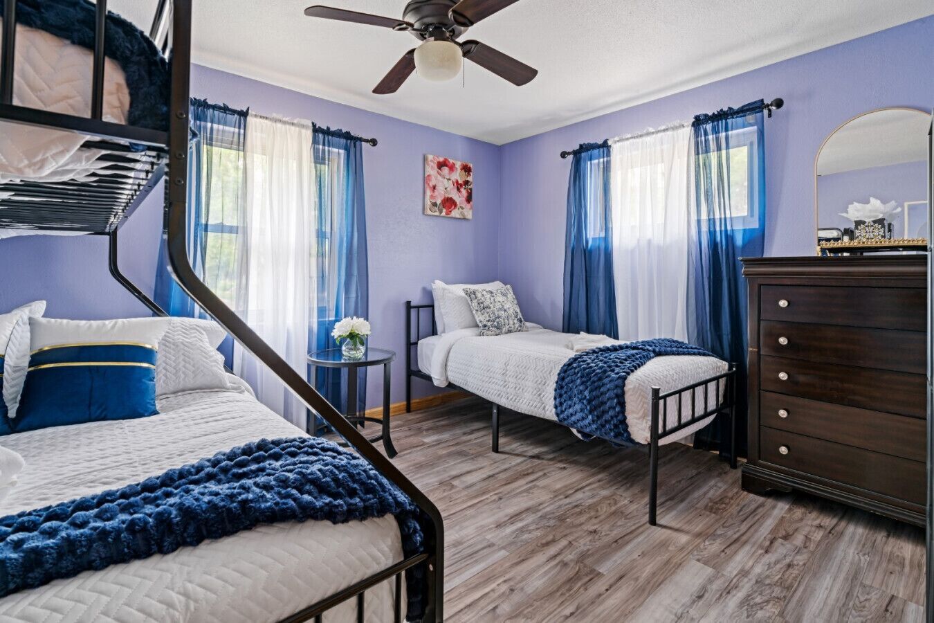 3 bedrooms, desk, iron/ironing board, travel cot