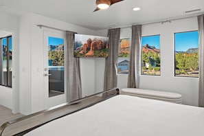 4 Schlafzimmer, Schreibtisch, Bügeleisen/Bügelbrett, Reisekinderbett