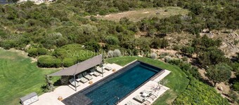 Villa i Capo Coda Cavallo med 9 soverom som kan romme 17