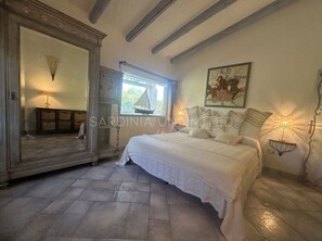 3 habitaciones, tabla de planchar con plancha y cuna de viaje 