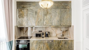 Apartment, City View | Private kitchen