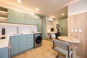 Micro-ondes, cafetière/bouilloire