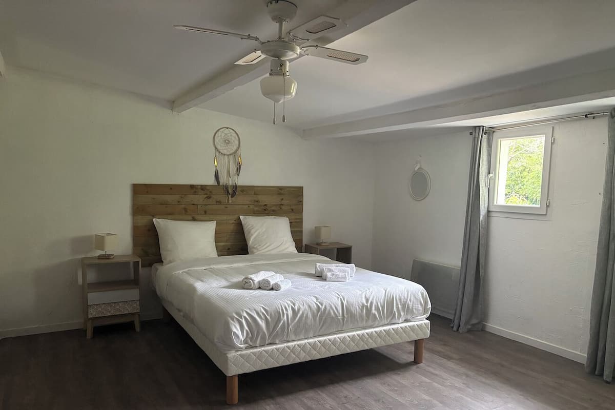Apartment, Air conditioning, Courtyard View | Free WiFi, bed sheets