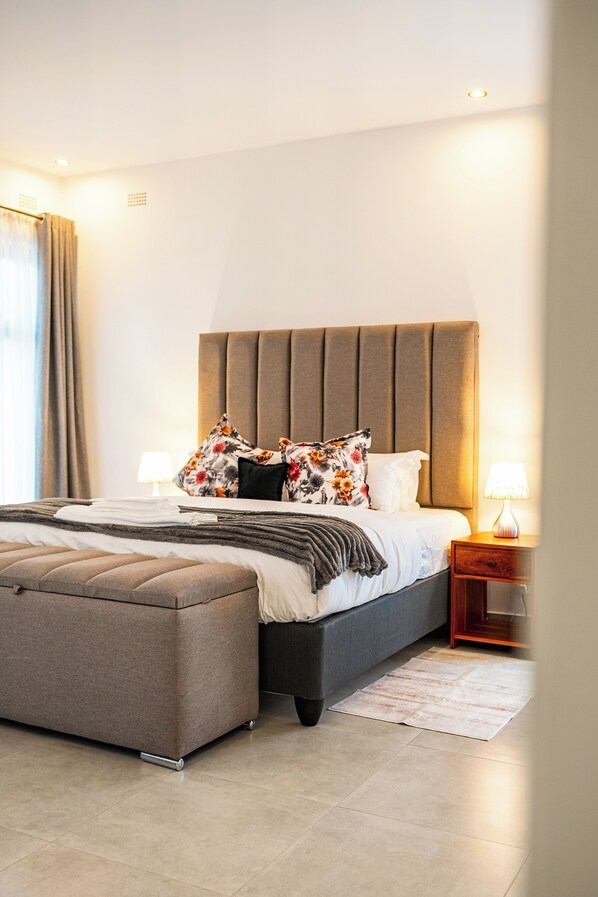 In-room safe, blackout drapes, free WiFi