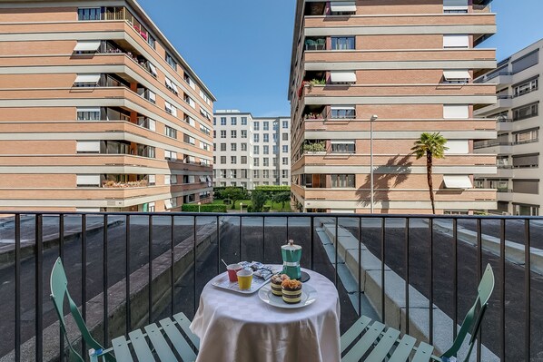 รับประทานอาหารกลางแจ้ง