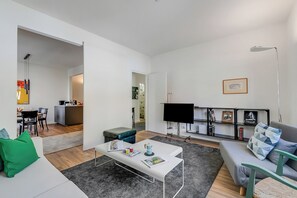 21-Zoll-Smart-TV mit Kabelempfang