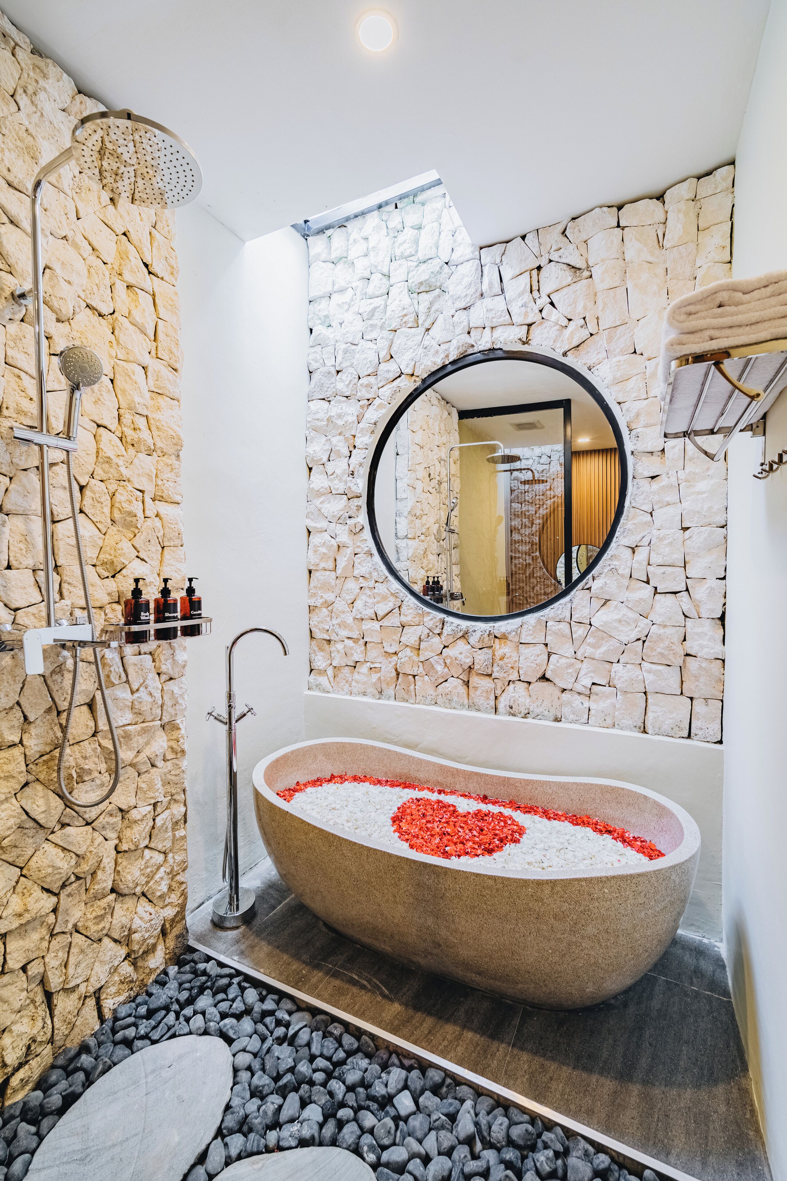 Exclusive Villa | Bathroom | Free toiletries, hair dryer, towels, soap