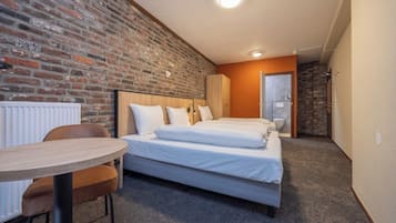 1 slaapkamer, een strijkplank/strijkijzer, gratis wifi, beddengoed