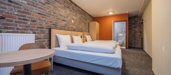 Comfort Stay + Free Parking/Breakfast | Near Bonnefantenmuseum & Trails