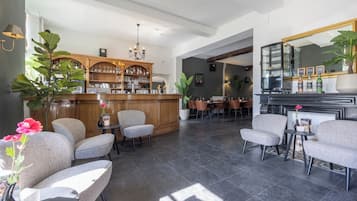 Bar (en la propiedad)