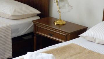 3 bedrooms, bed sheets