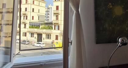 Appartament 120m2, 3 Rooms Historic Center next to Genoa Square park easy