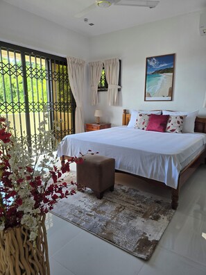 3 bedrooms, in-room safe, desk, iron/ironing board