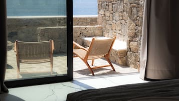 Suíte estúdio júnior, varanda, vista para o mar | Cortinas blackout, quartos à prova de som, Wi-Fi de cortesia