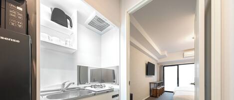 Superior Twin Room, Non Smoking (201) | Private kitchen | Full-size fridge, microwave, stovetop, cookware/dishes/utensils