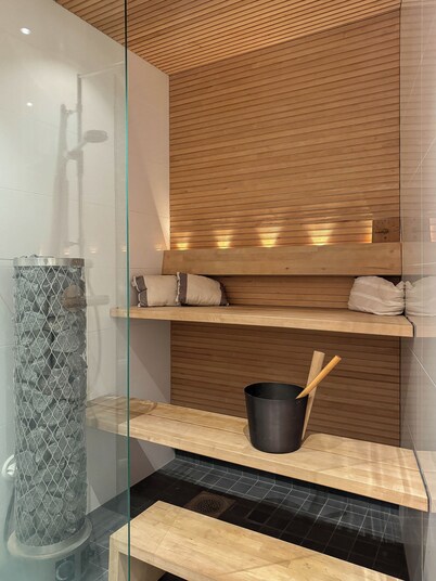 Stylish Downtown 2BR Flat with Sauna and Work Area