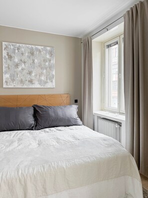 Premium bedding, down comforters, Select Comfort beds, blackout drapes - Stylish Downtown 2BR Flat with Sauna and Work Area (Helsinki)