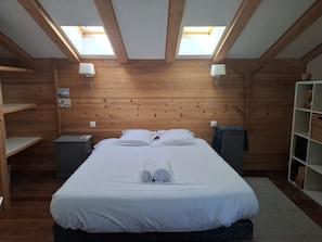 4 chambres, fer et planche à repasser, Wi-Fi gratuit, draps fournis